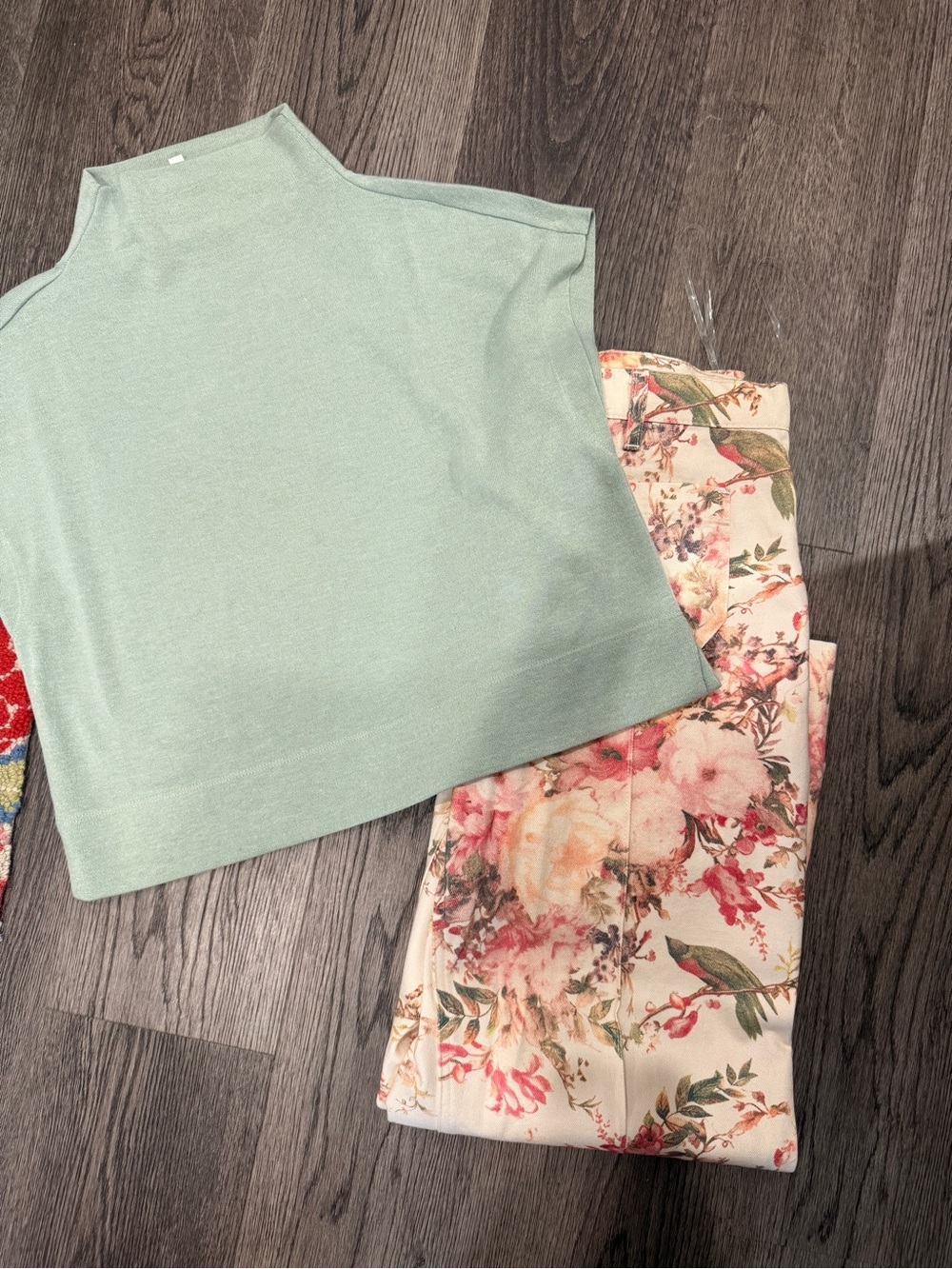 entro Floral Wide-Leg Jeans with Mint Top